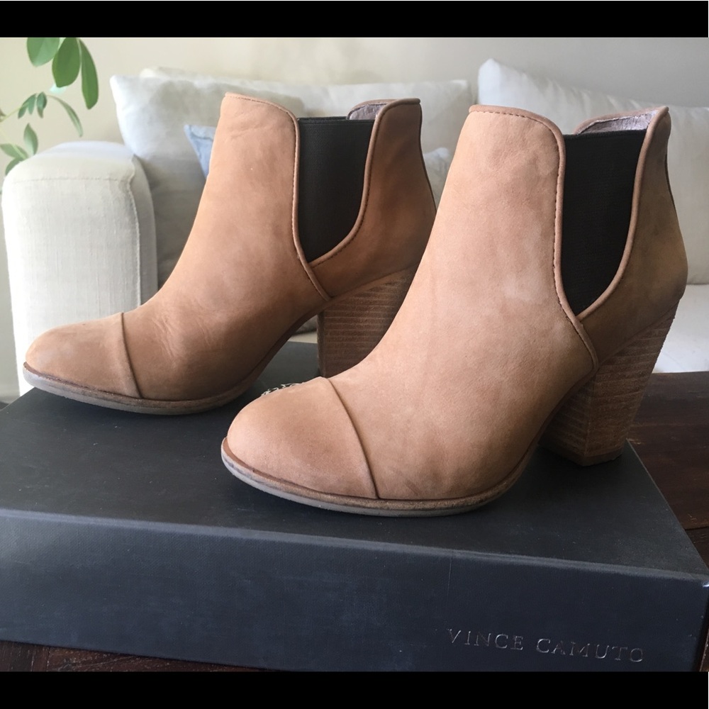 Vince Camuto Suede Booties, size 6.5